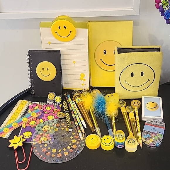 Vintage Other - Vintage 90s smiley face stationery bundle
